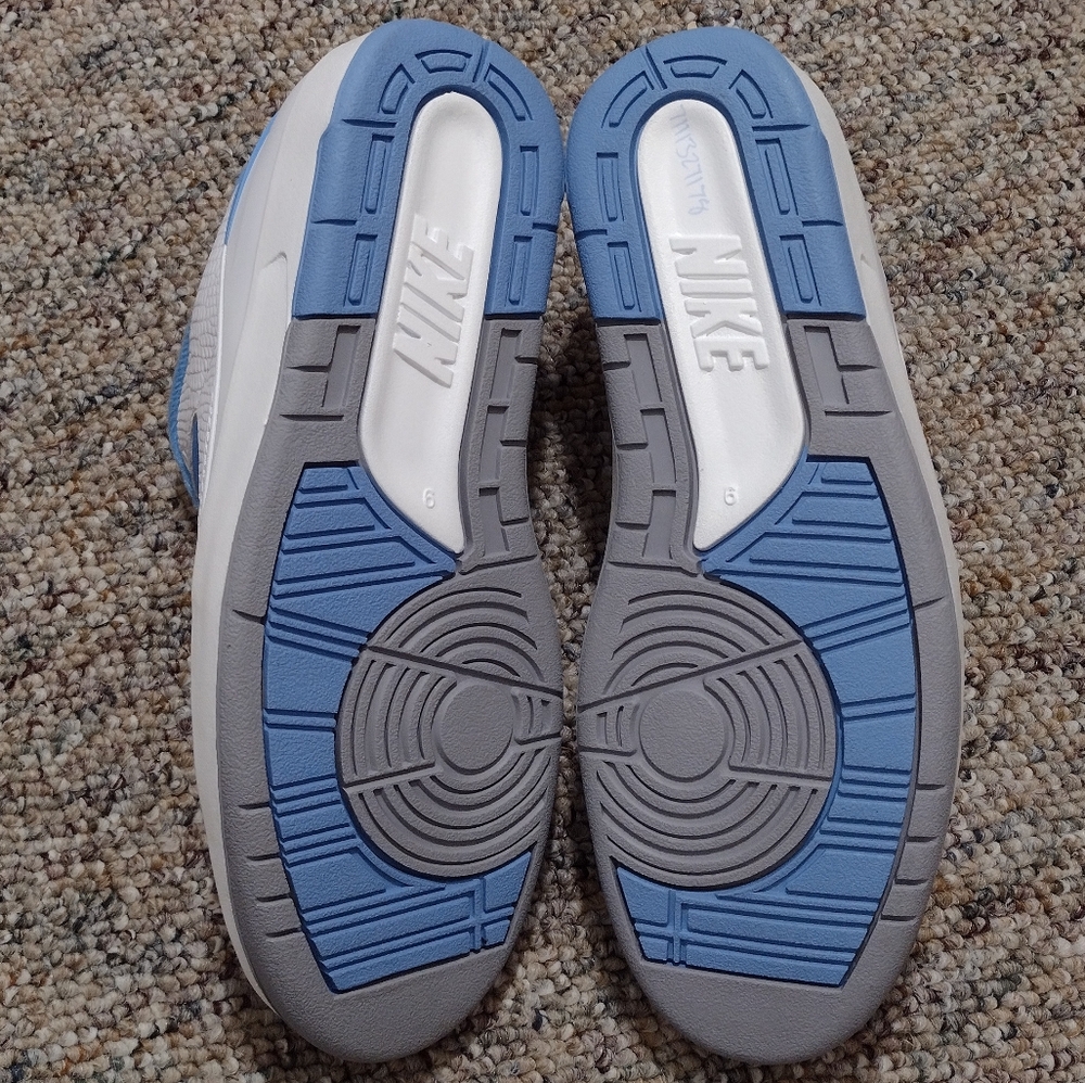 Air Jordan 2 Low White Carolina Blue Mens Size 9 - Picture 3 of 6